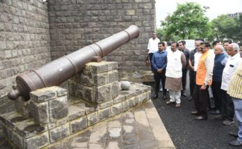 Cultural Affairs Minister Sudhir Mungantiwar's visit to Shiv Srishti सांस्कृतिक कार्य मंत्री सुधीर मुनगंटीवार यांची शिवसृष्टीला भेट हडपसर क्राइम न्यूज, हडपसर मराठी बातम्या, हडपसर न्युज Hadapsar Crime News, Hadapsar Marathi News, ,Hadapsar News