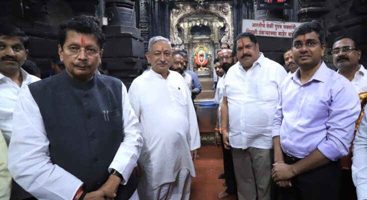 Facilitation center in Mahalakshmi temple premises was inaugurated by the guardian minister महालक्ष्मी मंदिर परिसरातील सुविधा केंद्राचे उद्घाटन पालकमंत्र्यांच्या हस्ते संपन्न हडपसर क्राइम न्यूज, हडपसर मराठी बातम्या, हडपसर न्युज Hadapsar Crime News, Hadapsar Marathi News, ,Hadapsar News