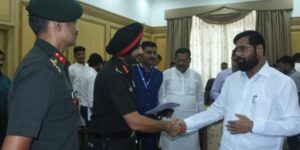 Lieutenant General H. S. Kahlon met Chief Minister Eknath Shindeलेफ्टनंट जनरल एच. एस. काहलों यांनी मुख्यमंत्री एकनाथ शिंदे यांची  घेतली भेट
  हडपसर क्राइम न्यूज, हडपसर मराठी बातम्या, हडपसर न्युज Hadapsar Crime News, Hadapsar Marathi News, ,Hadapsar News