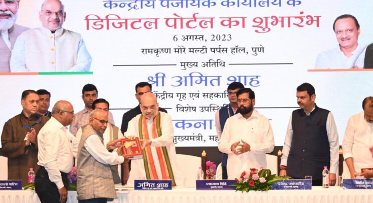 "Sahakar Maharshi" book presented to Union Cooperation Minister Amit Shah केंद्रीय सहकार मंत्री अमित शहा यांना "सहकार महर्षी" ग्रंथ प्रदान हडपसर क्राइम न्यूज, हडपसर मराठी बातम्या, हडपसर न्युज Hadapsar Crime News, Hadapsar Marathi News, ,Hadapsar News