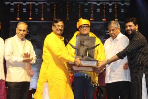 Senior artist Ashok Saraf was presented with the Shivshahir Babasaheb Purandare Award
ज्येष्ठ रंगकर्मी अशोक सराफ यांना शिवशाहीर बाबासाहेब पुरंदरे पुरस्कार प्रदान
हडपसर क्राइम न्यूज, हडपसर मराठी बातम्या, हडपसर न्युज Hadapsar Crime News, Hadapsar Marathi News, ,Hadapsar News