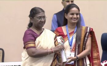 75 teachers awarded National Teacher Awards for special contribution by the President राष्ट्रपतीच्या हस्ते 75 शिक्षकांना विशेष योगदानाबद्दल राष्ट्रीय शिक्षक पुरस्कार हडपसर क्राइम न्यूज, हडपसर मराठी बातम्या, हडपसर न्युज Hadapsar Crime News, Hadapsar Marathi News, ,Hadapsar News