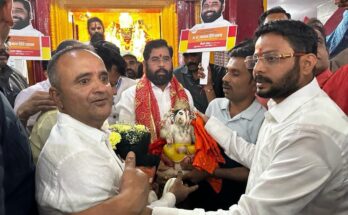 Chief Minister Eknath Shinde's visit to Ganeshotsav Mandal at Lal Chowk, Srinagar श्रीनगर येथील लाल चौकातील गणेशोत्सव मंडळास मुख्यमंत्री एकनाथ शिंदे यांची भेट हडपसर क्राइम न्यूज, हडपसर मराठी बातम्या, हडपसर न्युज Hadapsar Crime News, Hadapsar Marathi News, ,Hadapsar News