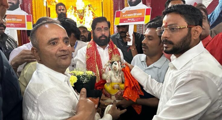 Chief Minister Eknath Shinde's visit to Ganeshotsav Mandal at Lal Chowk, Srinagar श्रीनगर येथील लाल चौकातील गणेशोत्सव मंडळास मुख्यमंत्री एकनाथ शिंदे यांची भेट हडपसर क्राइम न्यूज, हडपसर मराठी बातम्या, हडपसर न्युज Hadapsar Crime News, Hadapsar Marathi News, ,Hadapsar News