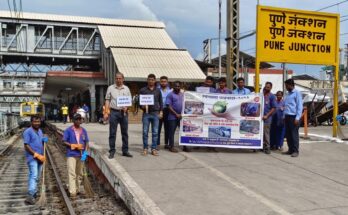 Cleanliness campaign on Pune Railway Division पुणे रेल्वे विभागावर स्वच्छता मोहीम हडपसर क्राइम न्यूज, हडपसर मराठी बातम्या, हडपसर न्युज Hadapsar Crime News, Hadapsar Marathi News, ,Hadapsar News