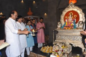 Deputy Chief Minister Ajit Pawar's visit to Ganesh Mandals along with other Ganesha Mandals in Pune
उपमुख्यमंत्री अजित पवार यांची पुण्यातील मानाच्या गणपतींसह इतर गणेश मंडळांना भेट
हडपसर क्राइम न्यूज, हडपसर मराठी बातम्या, हडपसर न्युज Hadapsar Crime News, Hadapsar Marathi News, ,Hadapsar News
