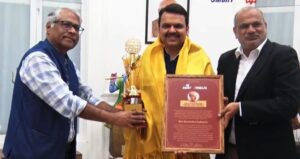 Dr Shyama Prasad Mukherjee Award to Deputy Chief Minister Devendra Fadnavis
उपमुख्यमंत्री देवेंद्र फडणवीस यांना डॉ.श्यामाप्रसाद मुखर्जी पुरस्कार
हडपसर क्राइम न्यूज, हडपसर मराठी बातम्या, हडपसर न्युज Hadapsar Crime News, Hadapsar Marathi News, ,Hadapsar News