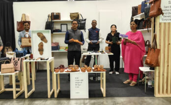 Kolhapuri chappals from Maharashtra on display in Italy इटली येथील प्रदर्शनात महाराष्ट्रातील कोल्हापुरी चप्पल हडपसर क्राइम न्यूज, हडपसर मराठी बातम्या, हडपसर न्युज Hadapsar Crime News, Hadapsar Marathi News, ,Hadapsar News