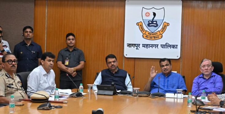 Minister Nitin Gadkari, Deputy Chief Minister and District Guardian Minister Devendra Fadnavis केंद्रीय रस्ते वाहतूक व महामार्ग मंत्री नितीन गडकरी, उपमुख्यमंत्री तथा जिल्ह्याचे पालकमंत्री देवेंद्र फडणवीस हडपसर क्राइम न्यूज, हडपसर मराठी बातम्या, हडपसर न्युज Hadapsar Crime News, Hadapsar Marathi News, ,Hadapsar News