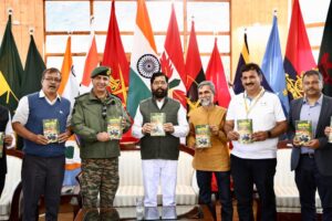 Publication of the book 'Kargil Surprise Shock to Victory'
'कारगिल आश्चर्याचा धक्का ते विजय' पुस्तकाचे प्रकाशन
हडपसर क्राइम न्यूज, हडपसर मराठी बातम्या, हडपसर न्युज Hadapsar Crime News, Hadapsar Marathi News, ,Hadapsar News