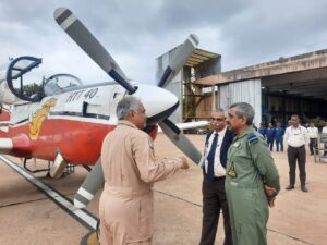 The Deputy Chief of the Air Force piloted the Hindustan Turbo Trainer HTT-40 aircraft
हवाईदल उपप्रमुखांनी हिंदुस्तान टर्बो ट्रेनर एचटीटी-40 विमान चालवले
हडपसर क्राइम न्यूज, हडपसर मराठी बातम्या, हडपसर न्युज Hadapsar Crime News, Hadapsar Marathi News, ,Hadapsar News