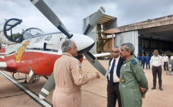 The Deputy Chief of the Air Force piloted the Hindustan Turbo Trainer HTT-40 aircraft हवाईदल उपप्रमुखांनी हिंदुस्तान टर्बो ट्रेनर एचटीटी-40 विमान चालवले हडपसर क्राइम न्यूज, हडपसर मराठी बातम्या, हडपसर न्युज Hadapsar Crime News, Hadapsar Marathi News, ,Hadapsar News