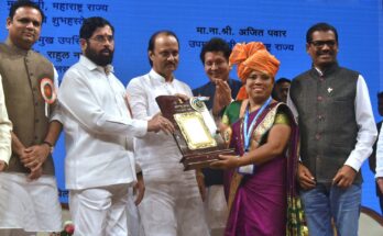 Kranti Jyoti Savitrimai Phule State Teacher Merit Award क्रांतीज्योती सावित्रीमाई फुले राज्य शिक्षक गुणगौरव पुरस्कार प्रदान हडपसर क्राइम न्यूज, हडपसर मराठी बातम्या, हडपसर न्युज Hadapsar Crime News, Hadapsar Marathi News, ,Hadapsar News