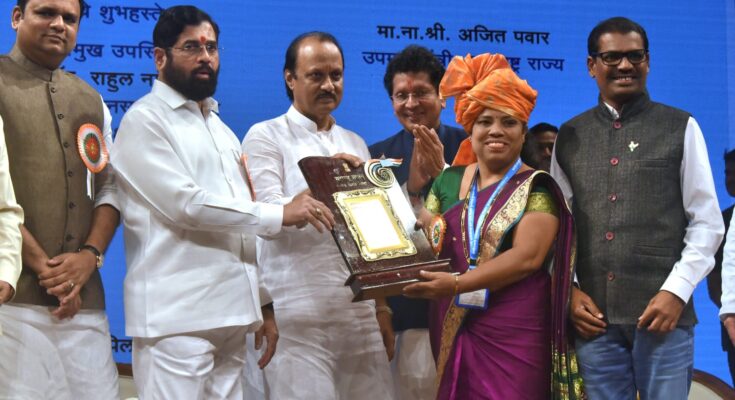 Kranti Jyoti Savitrimai Phule State Teacher Merit Award क्रांतीज्योती सावित्रीमाई फुले राज्य शिक्षक गुणगौरव पुरस्कार प्रदान हडपसर क्राइम न्यूज, हडपसर मराठी बातम्या, हडपसर न्युज Hadapsar Crime News, Hadapsar Marathi News, ,Hadapsar News