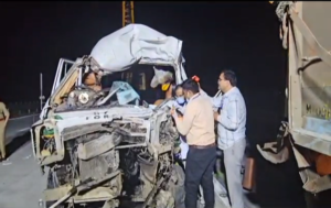 2 people died in an accident on Nagpur Mumbai Samriddhi Highwayनागपूर मुंबई समृद्धी महामार्गावरील अपघातात १२ जणांचा मृत्यू
हडपसर क्राइम न्यूज, हडपसर मराठी बातम्या, हडपसर न्युज Hadapsar Crime News, Hadapsar Marathi News, ,Hadapsar News
