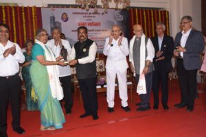 Alumni of Savitribai Phule Pune University felicitated in presence of Higher and Technical Education Minister Chandrakantada Patil
उच्च व तंत्रशिक्षण मंत्री चंद्रकांतदादा पाटील यांच्या उपस्थितीत सावित्रीबाई फुले पुणे विद्यापीठाच्या माजी विद्यार्थ्यांचा सत्कार 
हडपसर क्राइम न्यूज, हडपसर मराठी बातम्या, हडपसर न्युज Hadapsar Crime News, Hadapsar Marathi News, ,Hadapsar News
