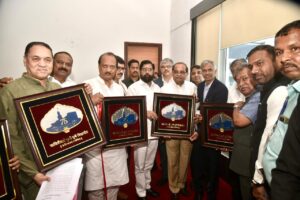 Amrit Mahotsav of Savitribai Phule Pune University: Unveiling of special badge by Chief Minister
सावित्रीबाई फुले पुणे विद्यापीठाचा अमृत महोत्सव:विशेष बोधचिन्हाचे मुख्यमंत्र्यांचे हस्ते अनावरण
हडपसर क्राइम न्यूज, हडपसर मराठी बातम्या, हडपसर न्युज Hadapsar Crime News, Hadapsar Marathi News, ,Hadapsar News
