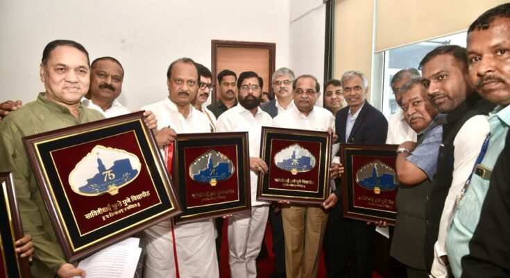 Amrit Mahotsav of Savitribai Phule Pune University: Unveiling of special badge by Chief Minister सावित्रीबाई फुले पुणे विद्यापीठाचा अमृत महोत्सव:विशेष बोधचिन्हाचे मुख्यमंत्र्यांचे हस्ते अनावरण हडपसर क्राइम न्यूज, हडपसर मराठी बातम्या, हडपसर न्युज Hadapsar Crime News, Hadapsar Marathi News, ,Hadapsar News