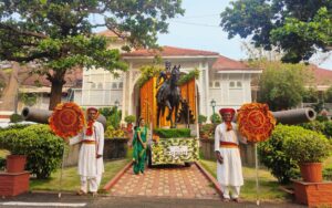 Equestrian statue of Chhatrapati Shivaji Maharaj left from Raj Bhavan to be erected at Kupwara (Jammu and Kashmir) छत्रपती शिवाजी महाराजांचा अश्वारुढ पुतळा कुपवाडा (जम्मू काश्मीर) येथे उभारण्यासाठी राजभवन येथून रवाना हडपसर क्राइम न्यूज, हडपसर मराठी बातम्या, हडपसर न्युज Hadapsar Crime News, Hadapsar Marathi News, ,Hadapsar News