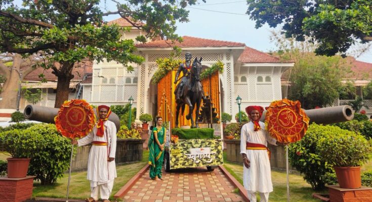 Equestrian statue of Chhatrapati Shivaji Maharaj left from Raj Bhavan to be erected at Kupwara (Jammu and Kashmir) छत्रपती शिवाजी महाराजांचा अश्वारुढ पुतळा कुपवाडा (जम्मू काश्मीर) येथे उभारण्यासाठी राजभवन येथून रवाना हडपसर क्राइम न्यूज, हडपसर मराठी बातम्या, हडपसर न्युज Hadapsar Crime News, Hadapsar Marathi News, ,Hadapsar News