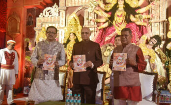 Governor's visit to Shivaji Park Bengal Club Durga Puja Mandal which has benefited from century-old tradition शतकी परंपरा लाभलेल्या शिवाजी पार्क बंगाल क्लब दुर्गा पूजा मंडळाला राज्यपालांची भेट हडपसर क्राइम न्यूज, हडपसर मराठी बातम्या, हडपसर न्युज Hadapsar Crime News, Hadapsar Marathi News, ,Hadapsar News