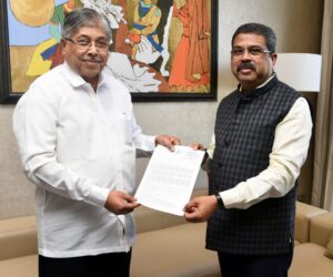 Higher Education Minister Chandrakantada Patil's letter to the Union Education Minister to improve the NACC evaluation process
नॅक मूल्यांकन प्रक्रियेत सुधारणा करण्याची उच्च शिक्षण मंत्री चंद्रकांतदादा पाटील यांची केंद्रीय शिक्षण मंत्र्यांना पत्राद्वारे विनंती
हडपसर क्राइम न्यूज, हडपसर मराठी बातम्या, हडपसर न्युज Hadapsar Crime News, Hadapsar Marathi News, ,Hadapsar News
