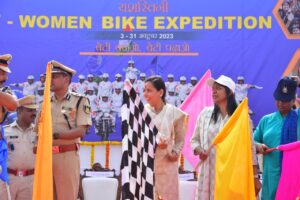 Maharashtra Women and Child Welfare Minister Aditi Tatkare flagged off the rally
महाराष्ट्राच्या महिला व बालकल्याण मंत्री आदिती तटकरे यांनी दाखवला रॅलीला हिरवा झेंडा
हडपसर क्राइम न्यूज, हडपसर मराठी बातम्या, हडपसर न्युज Hadapsar Crime News, Hadapsar Marathi News, ,Hadapsar News
