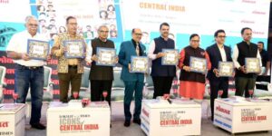 Publication of 'Icon of Central India' coffee table book by Lokmat Times
लोकमत टाइम्सच्या 'आयकॉन ऑफ सेंट्रल इंडिया' कॉफी टेबल बुकचे प्रकाशन
हडपसर क्राइम न्यूज, हडपसर मराठी बातम्या, हडपसर न्युज Hadapsar Crime News, Hadapsar Marathi News, ,Hadapsar News
