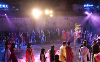 Puneri Navratri Fest - Dandiya on the banks of Mula Mutha River ‘पुणेरी नवरात्री फेस्ट - मुळा मुठा नदीच्या किनारी रंगला दांडिया हडपसर क्राइम न्यूज, हडपसर मराठी बातम्या, हडपसर न्युज Hadapsar Crime News, Hadapsar Marathi News, ,Hadapsar News