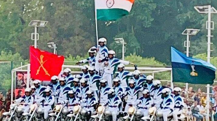 Daredevils Show at Army's Southern Division Headquarters in Pune पुण्यात लष्कराच्या दक्षिण विभाग मुख्यालयात डेअर डेव्हिल्स शो हडपसर क्राइम न्यूज, हडपसर मराठी बातम्या, हडपसर न्युज Hadapsar Crime News, Hadapsar Marathi News, ,Hadapsar News