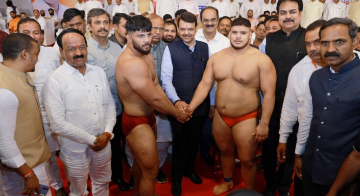 Deputy Chief Minister Devendra Fadnavis's visit to Maharashtra Kesari 2023-24 wrestling tournament महाराष्ट्र केसरी २०२३-२४ कुस्ती स्पर्धेस उपमुख्यमंत्री देवेंद्र फडणवीस यांची भेट' हडपसर क्राइम न्यूज, हडपसर मराठी बातम्या, हडपसर न्युज Hadapsar Crime News, Hadapsar Marathi News, ,Hadapsar News