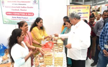 Minister Chandrakant Patil inaugurated handloom textile display and sales stall हातमाग कापड प्रदर्शन व विक्रीच्या स्टॉलचे मंत्री चंद्रकांत पाटील यांच्या हस्ते उद्घाटन राज्यातील केळीची युरोप येथे प्रायोगिक निर्यात हडपसर क्राइम न्यूज, हडपसर मराठी बातम्या, हडपसर न्युज Hadapsar Crime News, Hadapsar Marathi News, ,Hadapsar News