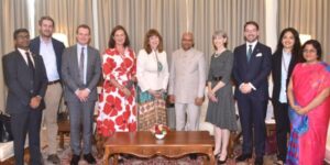 Australia's Victoria State Governor Prof. Margaret Gardner along with a delegation met Governor Ramesh Bais.
ऑस्ट्रेलियातील व्हिक्टोरिया राज्याच्या गव्हर्नर प्रो.मार्गारेट गार्डनर यांनी शिष्टमंडळासह राज्यपाल रमेश बैस यांची भेट घेतली
हडपसर क्राइम न्यूज, हडपसर मराठी बातम्या, हडपसर न्युज Hadapsar Crime News, Hadapsar Marathi News, ,Hadapsar News
