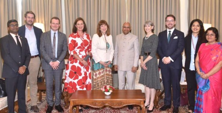 Australia's Victoria State Governor Prof. Margaret Gardner along with a delegation met Governor Ramesh Bais. ऑस्ट्रेलियातील व्हिक्टोरिया राज्याच्या गव्हर्नर प्रो.मार्गारेट गार्डनर यांनी शिष्टमंडळासह राज्यपाल रमेश बैस यांची भेट घेतली हडपसर क्राइम न्यूज, हडपसर मराठी बातम्या, हडपसर न्युज Hadapsar Crime News, Hadapsar Marathi News, ,Hadapsar News