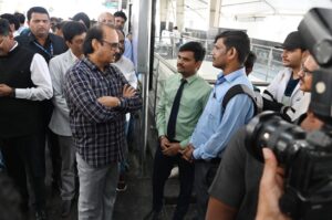 Deputy Chief Minister Ajit Pawar's metro journey from Sitabardi to Khapri
Easy communication of passengers; Citizens are urged to use Metro
उपमुख्यमंत्री अजित पवार यांचा सिताबर्डी ते खापरी मेट्रो प्रवास
प्रवाशांची साधला संवाद; मेट्रोचा वापर करण्याचे नागरिकांना आवाहन
हडपसर क्राइम न्यूज, हडपसर मराठी बातम्या, हडपसर न्युज Hadapsar Crime News, Hadapsar Marathi News, ,Hadapsar News
