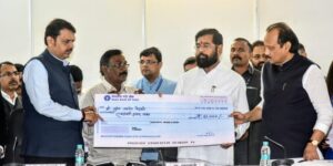 Distribution of checks by Chief Minister Eknath Shinde to the farmers who suffered losses due to Unseasonal Rain
‘अवकाळी’मुळे नुकसानग्रस्त शेतकऱ्यांना मुख्यमंत्री एकनाथ शिंदे यांच्या हस्ते धनादेशाचे वाटप
हडपसर क्राइम न्यूज, हडपसर मराठी बातम्या, हडपसर न्युज Hadapsar Crime News, Hadapsar Marathi News, ,Hadapsar News
