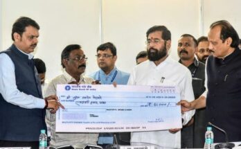 Distribution of checks by Chief Minister Eknath Shinde to the farmers who suffered losses due to Unseasonal Rain ‘अवकाळी’मुळे नुकसानग्रस्त शेतकऱ्यांना मुख्यमंत्री एकनाथ शिंदे यांच्या हस्ते धनादेशाचे वाटप हडपसर क्राइम न्यूज, हडपसर मराठी बातम्या, हडपसर न्युज Hadapsar Crime News, Hadapsar Marathi News, ,Hadapsar News