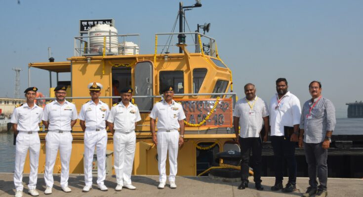 Missile Ammunition Storage essel (MCA) barge with missile, LSAM 10 (78 yards) deployed क्षेपणास्त्रासह शस्‍त्रास्त्र साठवण्‍यासाठी असलेली होडी (एमसीए) बार्ज, एलएसएएम 10 (यार्ड 78) तैनात हडपसर क्राइम न्यूज, हडपसर मराठी बातम्या, हडपसर न्युज Hadapsar Crime News, Hadapsar Marathi News, ,Hadapsar News