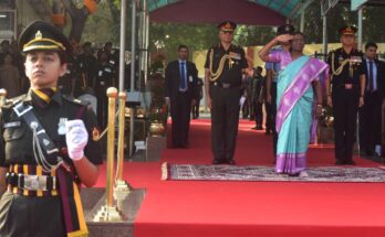 President's Color presented to Armed Forces Medical College, Pune by the President पुणे येथील सशस्त्र दल वैद्यकीय महाविद्यालयाला राष्ट्रपतींच्या हस्ते ‘प्रेसिडेंट्स कलर’ प्रदान हडपसर क्राइम न्यूज, हडपसर मराठी बातम्या, हडपसर न्युज Hadapsar Crime News, Hadapsar Marathi News, ,Hadapsar News