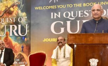 Release of book 'In Quest of Guru' by American Sanatan Dharma scholar Anand Mathews at the hands of the Governor राज्यपालांच्या हस्ते सनातन धर्माचे अमेरिकन अभ्यासक आनंद मॅथ्यूज यांच्या 'इन क्वेस्ट ऑफ गुरु' पुस्तकाचे प्रकाशन हडपसर क्राइम न्यूज, हडपसर मराठी बातम्या, हडपसर न्युज Hadapsar Crime News, Hadapsar Marathi News, ,Hadapsar News