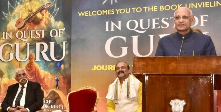 Release of book 'In Quest of Guru' by American Sanatan Dharma scholar Anand Mathews at the hands of the Governor राज्यपालांच्या हस्ते सनातन धर्माचे अमेरिकन अभ्यासक आनंद मॅथ्यूज यांच्या 'इन क्वेस्ट ऑफ गुरु' पुस्तकाचे प्रकाशन हडपसर क्राइम न्यूज, हडपसर मराठी बातम्या, हडपसर न्युज Hadapsar Crime News, Hadapsar Marathi News, ,Hadapsar News