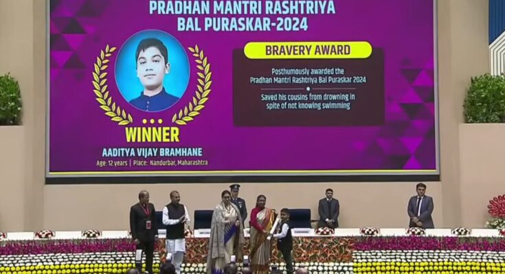 Aditya Brahmin of Nandurbar awarded posthumously with the Prime Minister's National Children's Award नंदुरबारच्या आदित्य ब्राह्मणेला मरणोत्तर प्रधानमंत्री राष्ट्रीय बाल पुरस्कार प्रदान हडपसर क्राइम न्यूज, हडपसर मराठी बातम्या, हडपसर न्युज Hadapsar Crime News, Hadapsar Marathi News, ,Hadapsar News, Hadapsar Latest News