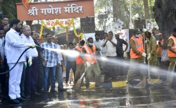 Cleanliness drive in temples in Kurla in presence of Chief Minister मुख्यमंत्र्यांच्या उपस्थितीत कुर्ला येथील मंदिरांमध्ये स्वच्छता मोहीम हडपसर क्राइम न्यूज, हडपसर मराठी बातम्या, हडपसर न्युज Hadapsar Crime News, Hadapsar Marathi News, ,Hadapsar News, Hadapsar Latest News