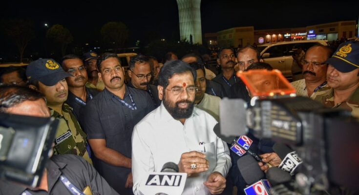 Chief Minister Eknath Shinde leaves for Davos visit मुख्यमंत्री एकनाथ शिंदे दावोस दौऱ्यासाठी रवाना हडपसर क्राइम न्यूज, हडपसर मराठी बातम्या, हडपसर न्युज Hadapsar Crime News, Hadapsar Marathi News, ,Hadapsar News, Hadapsar Latest News