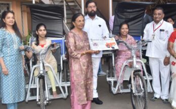 Distribution of useful tools to disabled beneficiaries by Chief Minister Eknath Shinde मुख्यमंत्री एकनाथ शिंदे यांच्या हस्ते दिव्यांग लाभार्थ्यांना उपयुक्त साधनांचे वितरण हडपसर क्राइम न्यूज, हडपसर मराठी बातम्या, हडपसर न्युज Hadapsar Crime News, Hadapsar Marathi News, ,Hadapsar News