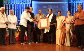 Dr.Krishna Kumar Goyal awarded Guruvarya Shankarao Kanitkar Award डॉ.कृष्णकुमार गोयल यांना गुरूवर्य शंकरराव कानिटकर पुरस्कार प्रदान हडपसर क्राइम न्यूज, हडपसर मराठी बातम्या, हडपसर न्युज Hadapsar Crime News, Hadapsar Marathi News, ,Hadapsar News, Hadapsar Latest News