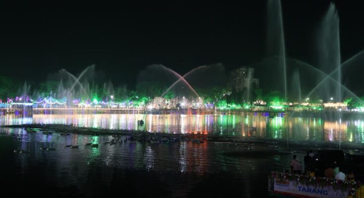 Inauguration of musical fountain and ghat by Chief Minister संगीतमय कारंजे आणि घाटाचे मुख्यमंत्र्यांच्या हस्ते लोकार्पण हडपसर क्राइम न्यूज, हडपसर मराठी बातम्या, हडपसर न्युज Hadapsar Crime News, Hadapsar Marathi News, ,Hadapsar News, Hadapsar Latest News