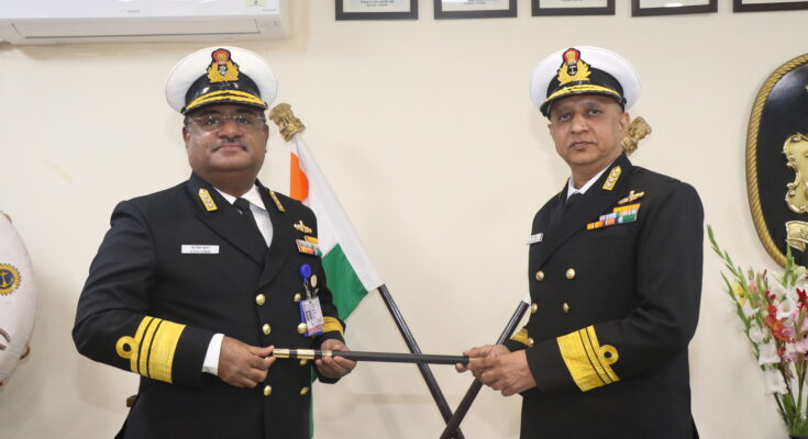 Vice Admiral B Sivakumar, AVSM, VSM assumed charge as the Controller Warship Production and Acquisition on 01 Jan 24. एव्हीएसएम, व्हीएसएम व्हाइस अॅडमिरल बी शिवकुमार यांनी स्वीकारला युद्धनौका उत्पादन आणि अधिग्रहण नियंत्रक म्हणून कार्यभार हडपसर क्राइम न्यूज, हडपसर मराठी बातम्या, हडपसर न्युज Hadapsar Crime News, Hadapsar Marathi News, ,Hadapsar News