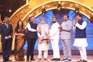 Honorable “Ganasmaragyi Lata Mangeshkar Award” awarded to veteran playback singer Suresh Wadkar
मानाचा “गानसम्राज्ञी लता मंगेशकर पुरस्कार” ज्येष्ठ पार्श्र्वगायक सुरेश वाडकर यांना प्रदान
हडपसर क्राइम न्यूज, हडपसर मराठी बातम्या, हडपसर न्युज Hadapsar Crime News, Hadapsar Marathi News, ,Hadapsar News, Hadapsar Latest News
