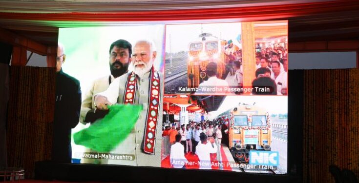 Inauguration of Wardha to Kalamb train by Prime Minister Narendra Modi प्रधानमंत्री नरेंद्र मोदी यांच्या हस्ते वर्धा ते कळंब रेल्वेगाडीचा शुभारंभ, लोकार्पण हडपसर क्राइम न्यूज, हडपसर मराठी बातम्या, हडपसर न्युज Hadapsar Crime News, Hadapsar Marathi News, ,Hadapsar News, Hadapsar Latest News